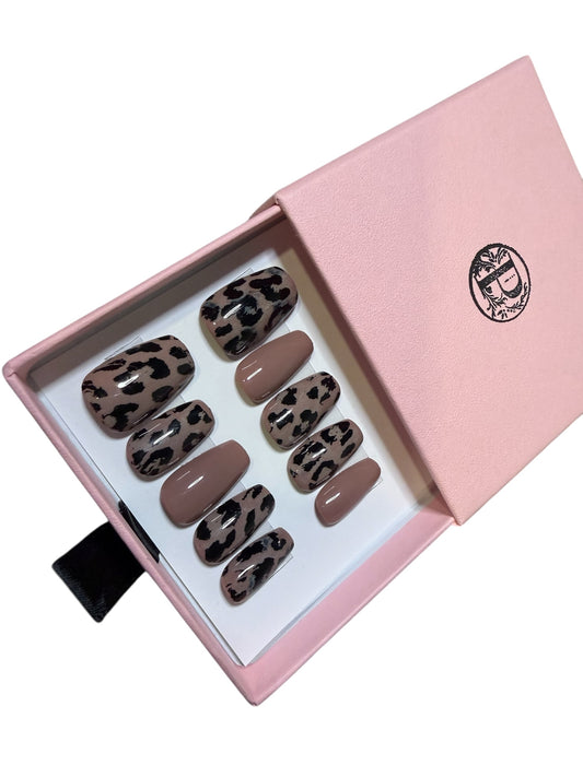 Salon-Quality Without the Salon
Get a flawless, professional finish using high-quality gel and pro-grade products — no appointments, no waiting, no damage.
Custom Designed
Every set is handcrafted with care, not mass-produced. Each design is thoughtfully created for a unique, elevated look you won’t find in stores.
Long-Lasting & Durable
Built to last. Our press-ons are designed for extended wear, resisting chips, cracks, and lifting better than typical press-on nails.